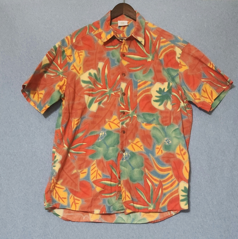 Soleil floral short sleeved button down shirt. Size XL